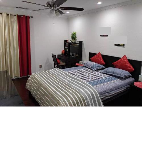 Large Bedroom studio