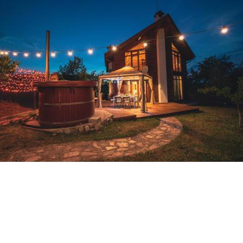 Large Luxury Chalet in Raduil, Borovets - hot tub, views, Wi-Fi