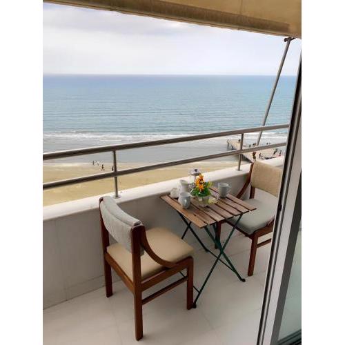 Larnaca Room, 50m to the Finikoudes beach