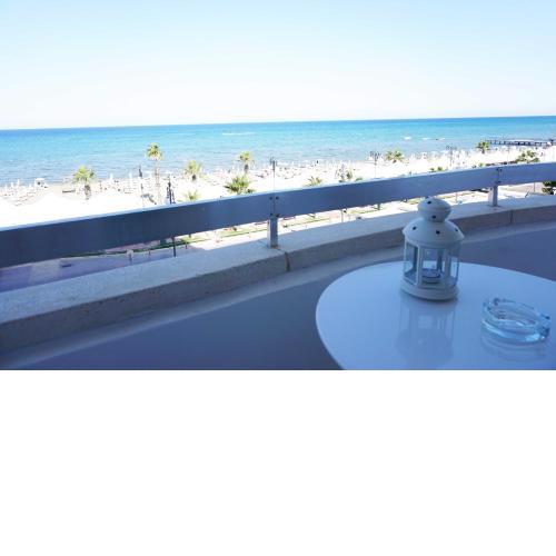 Lazuli Sea View Beachfront Ap 21