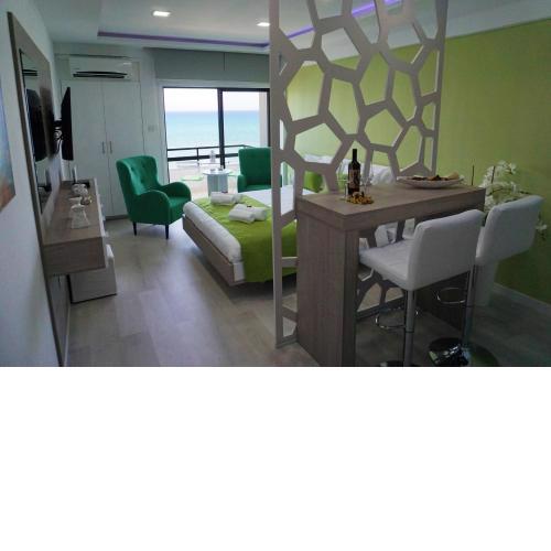 Lazuli Sea View-Beachfront Ap 405