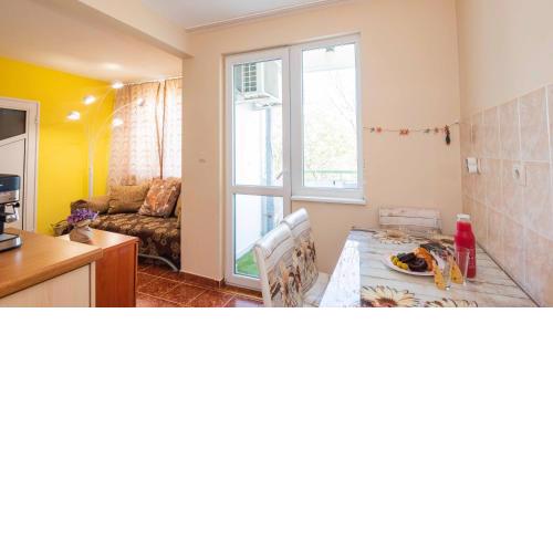 Lazur Burgas 102