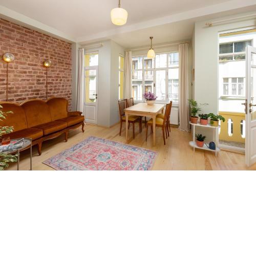 Lemon Apartments