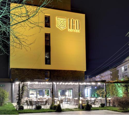 Leo Suites
