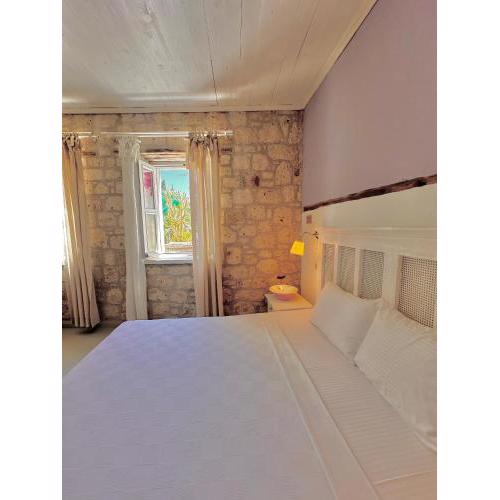 Leonidas Hotel