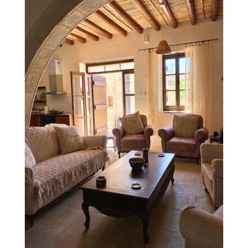 Levanda House - Traditional House