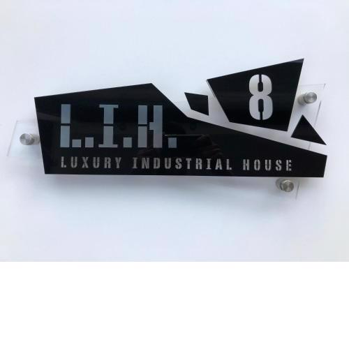 (L.I.H.8) Luxury Industrial House 8