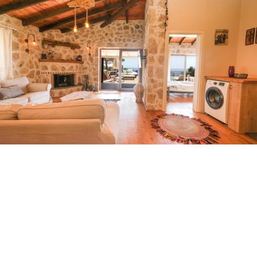 Likya House - Deniz ve Doğa Manzaralı, Havuzlu