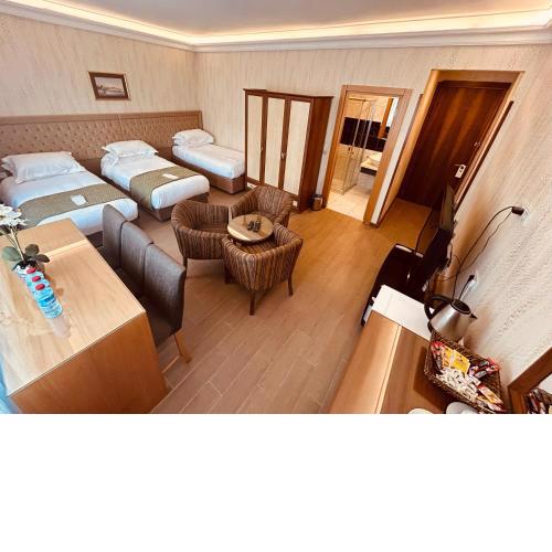 Lily Rooms