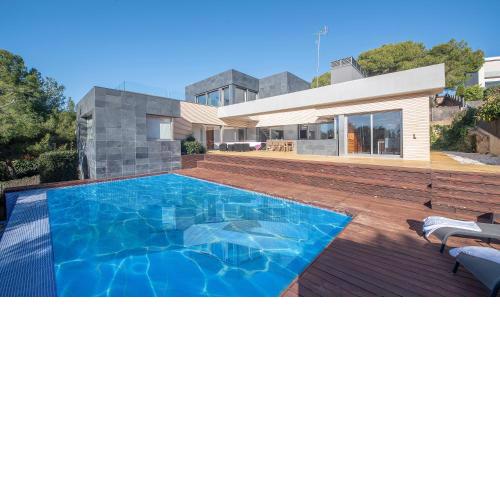 Limonium Deluxe Villa with Private Pool, TarracoHomes