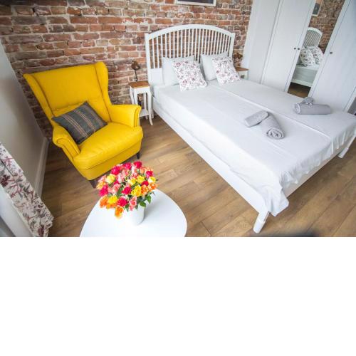 Lion's Bridge boutique 2BDRM apt, top center gem