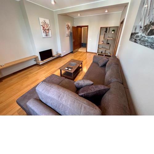 LOCATION ! LOCATION ! LOCATION ! City Garden View Oak apartment