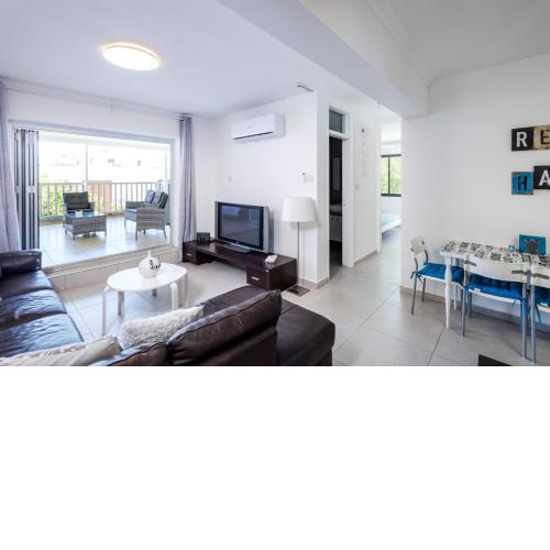 Lovely 2 BR Vacation Apt Kohili Beach - 3 Min Walk