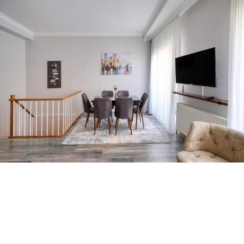 Lovely Central Cozy 3bd25bath Duplex Patio! #273