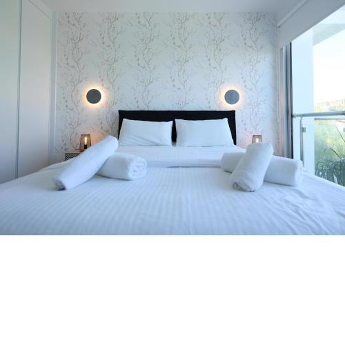 Lovely cozy one bedroom suite with pool