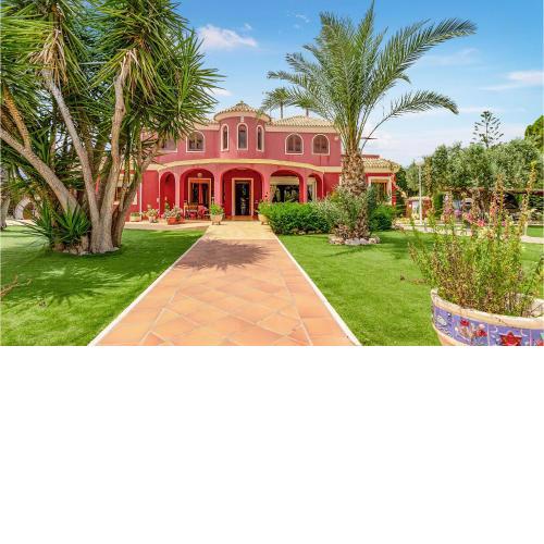 Lovely Home In Elche With Kitchenette