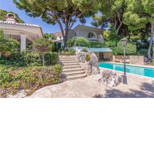 Lovely Home In Málaga