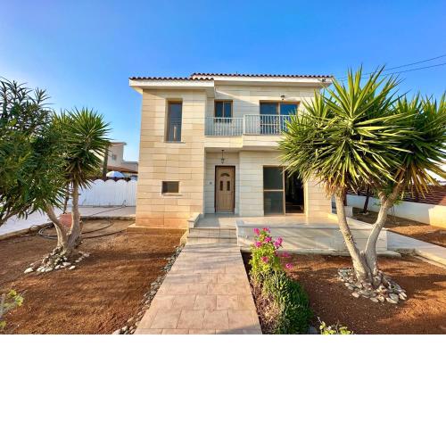 Lovely Pool Villa in Pyla