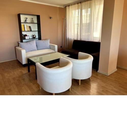 Lovely spacious 3BR just outside of city centre