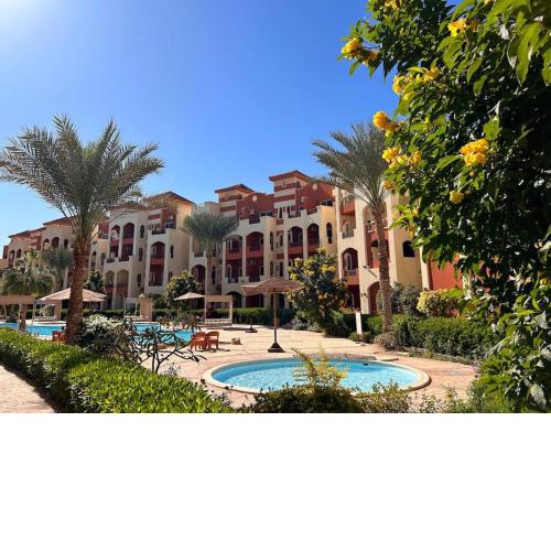 Lovely Studio with a Balcony on the Second Floor with Pool View & Free Pool Access