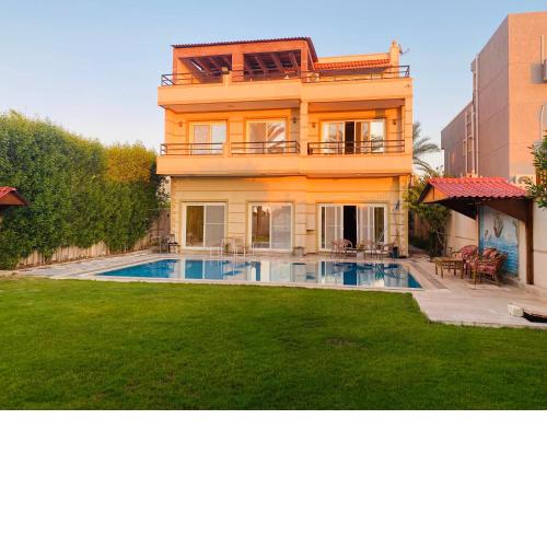 Lovely Villa 5- bedroom with Overflow Pool with Nice Garden at Green Oasis Resort