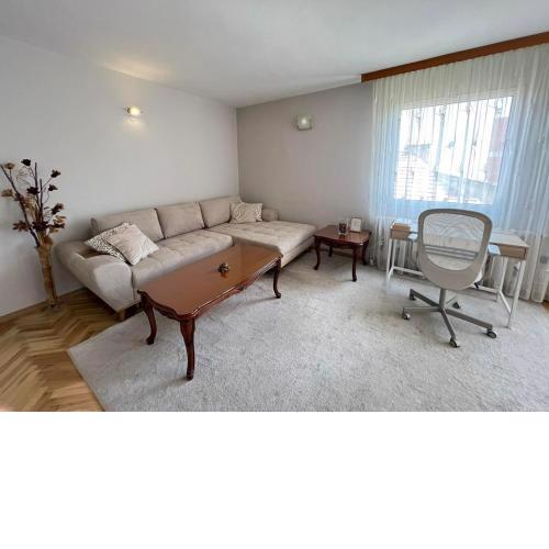 Lugano Couples Quiet Apt w Free Street Parking