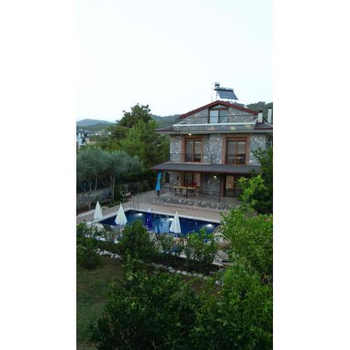 Lüks Bahçeli Özel Havuzlu Villa