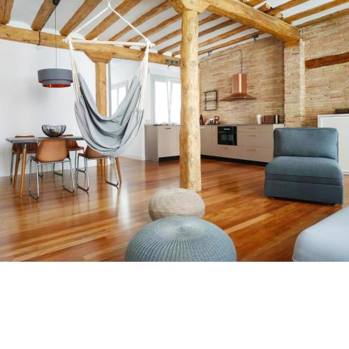 Lux Wood Loft with Air Con & Lift