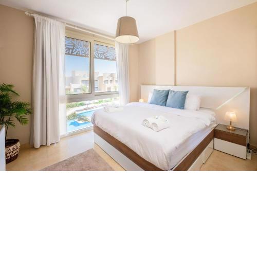 Luxe 3BDR w Private Rooftop Jacuzzi & Beach Access