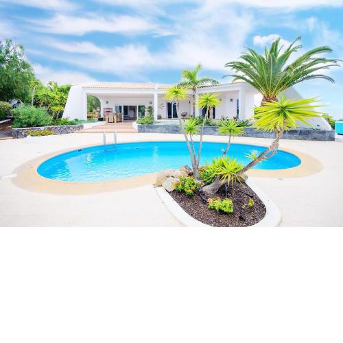 Luxe Villa with Private Pool, Jacuzzi and Spectacular Views