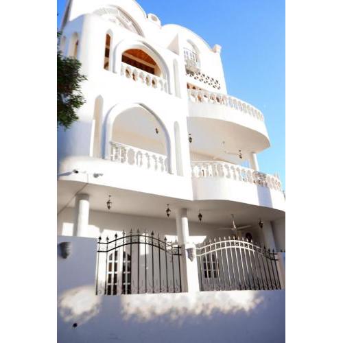 Luxor Palm Villa