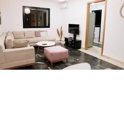 Luxurious 1-Bedroom Apartment El Aouina