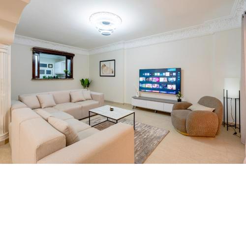 Luxurious Duplex Central Cairo with Side Nile View