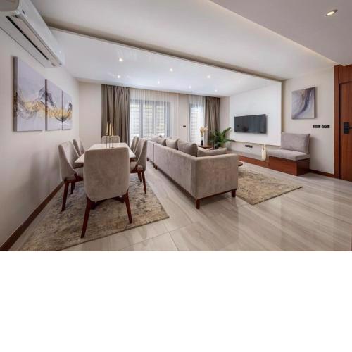 Luxurious Ground-Floor Oasis
