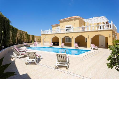Luxurious villa 1,5 kilometers from Costa Adeje
