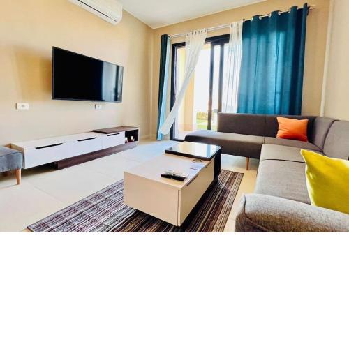 Luxury 1 br flat with garden