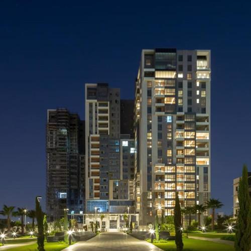 Luxury 1BR Apt in AEON Towers