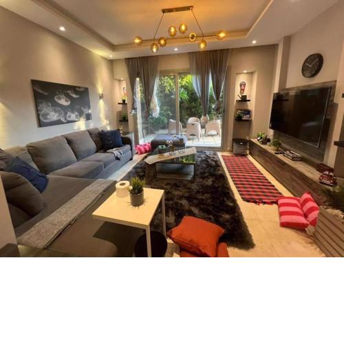 Luxury 1BR with Garden