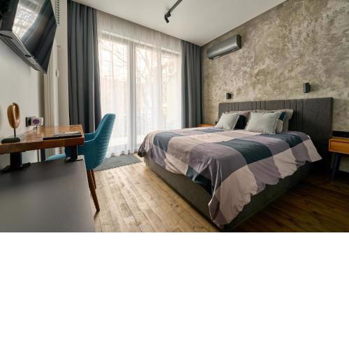 Luxury 2 Bedroom Apartment - Private Garden