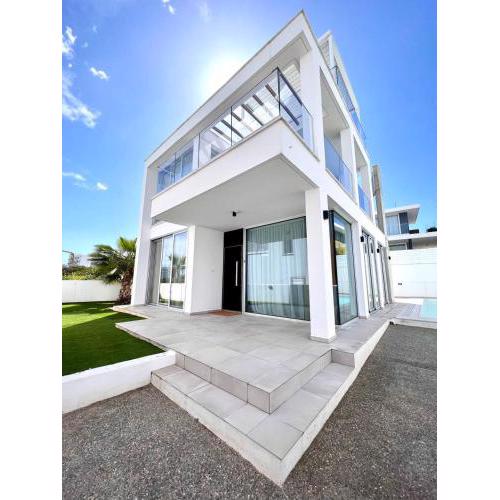 Luxury 2-floor Villa with Private Swimming Pool