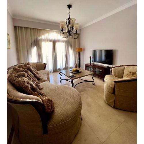 Luxury 2BD flat, steps from Sahl Hasheesh beach