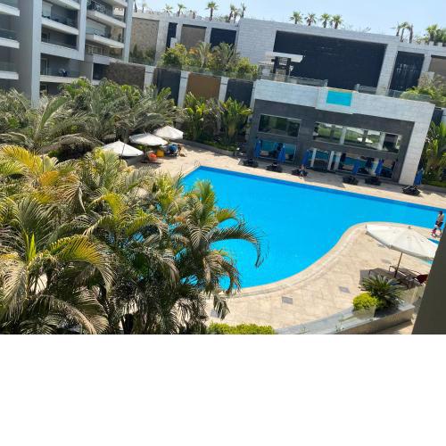 Luxury 3BR Pool View Near Airport!