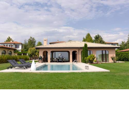 Luxury 4-bedroom Villa in Black Sea Rama Resort