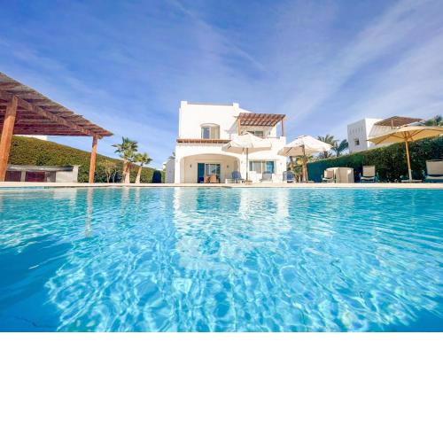 Luxury 4 bedroom villa with a heated pool