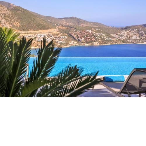 Luxury 5 bedroom villa with heated infinity pool & amazing sea views