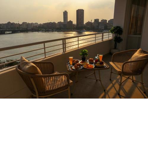 Luxury 5-Star Nile View Apartment - Prime Cairo Location