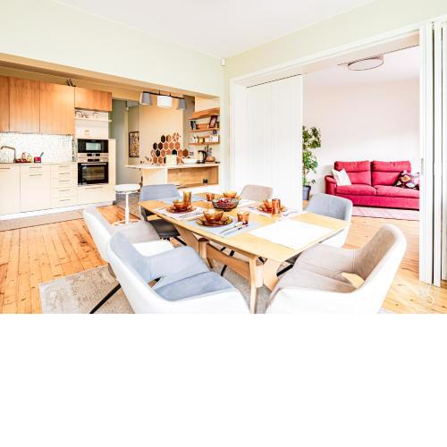 Luxury And Spacious Apartment at the Hearth of the City