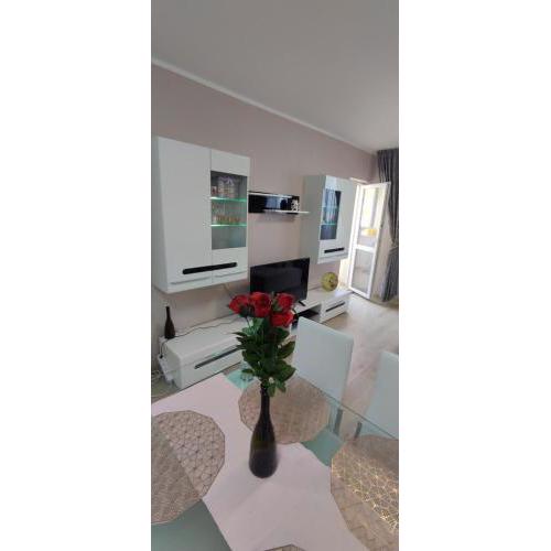 Luxury and stylish apartmen, metro station Obelya