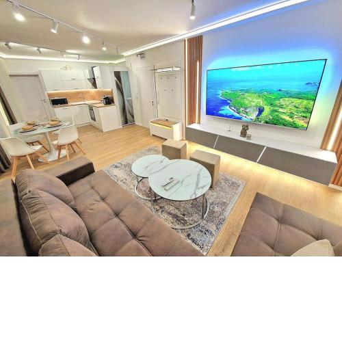 Luxury Apartment. 75 inches TV