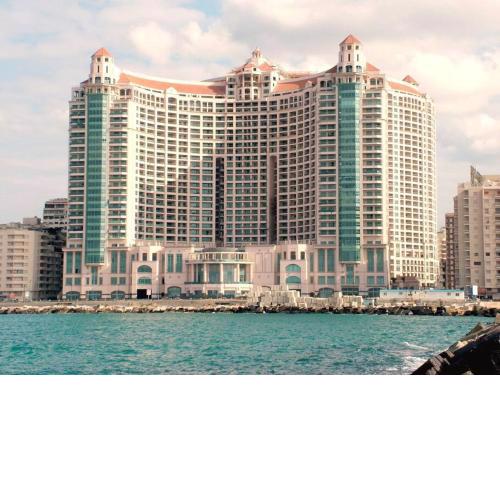 LUXURY APARTMENT at GRAND PLAZA SAN STEFANO, PRIME LOCATION with access to MEGA MALL and FOUR SEASONS'S RESTAURANTS